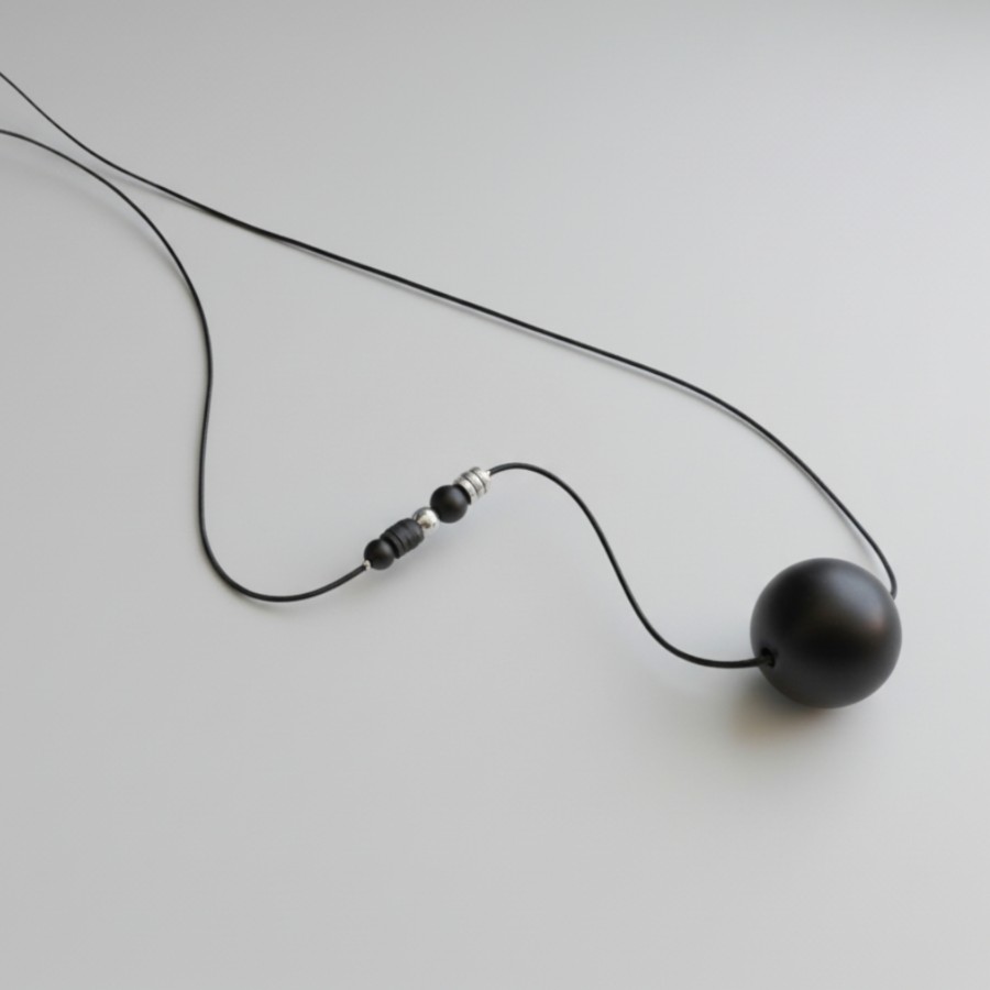 272 | Juodas kaklo papuošalas